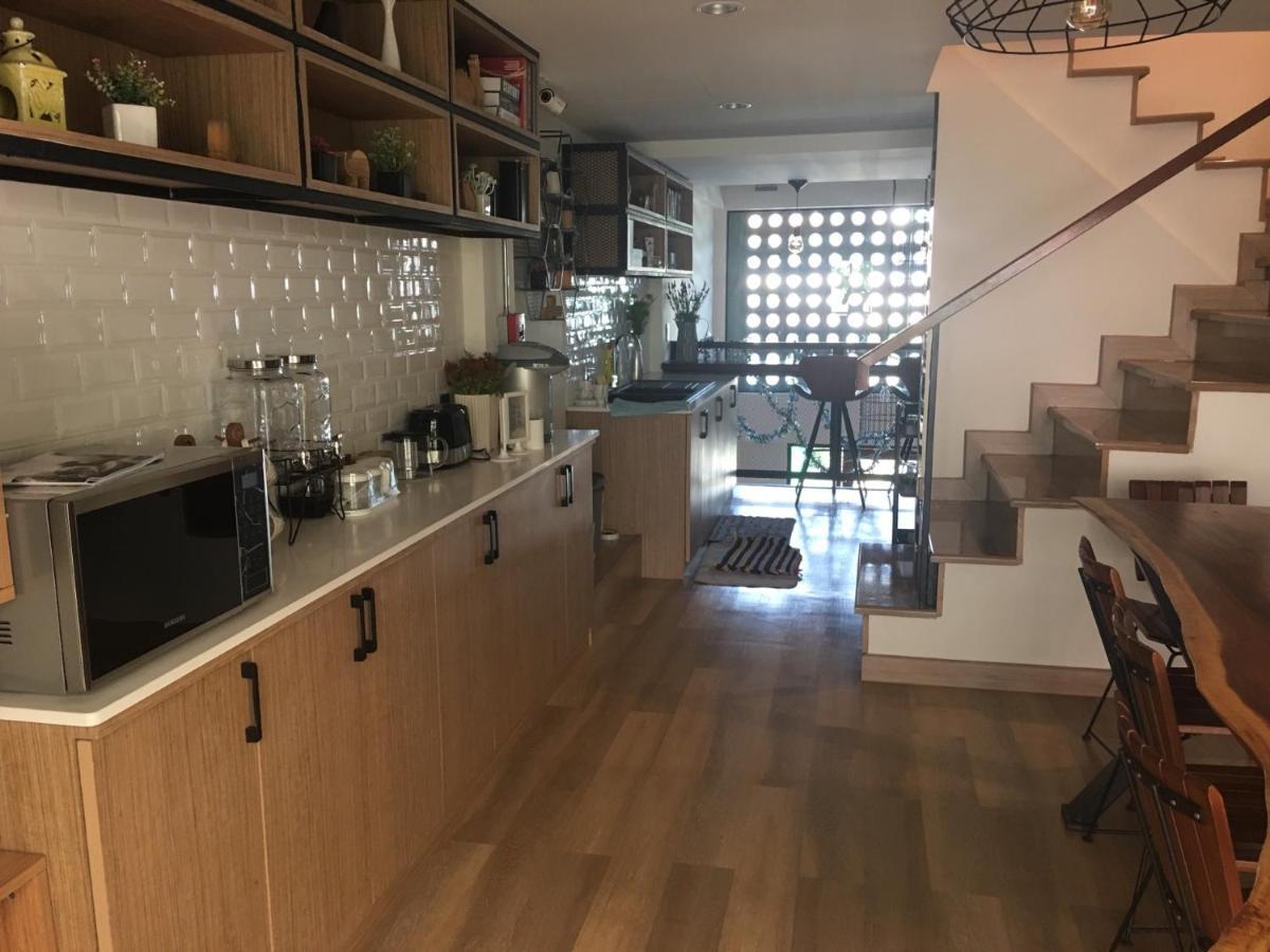 Tree​ For​ Rest​ Poshtel Vandrarhem Bangkok Exteriör bild